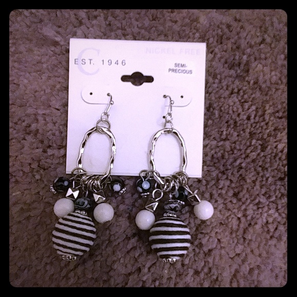 NWT Semi-Precious Black and White Earrings - Picture 2 of 2